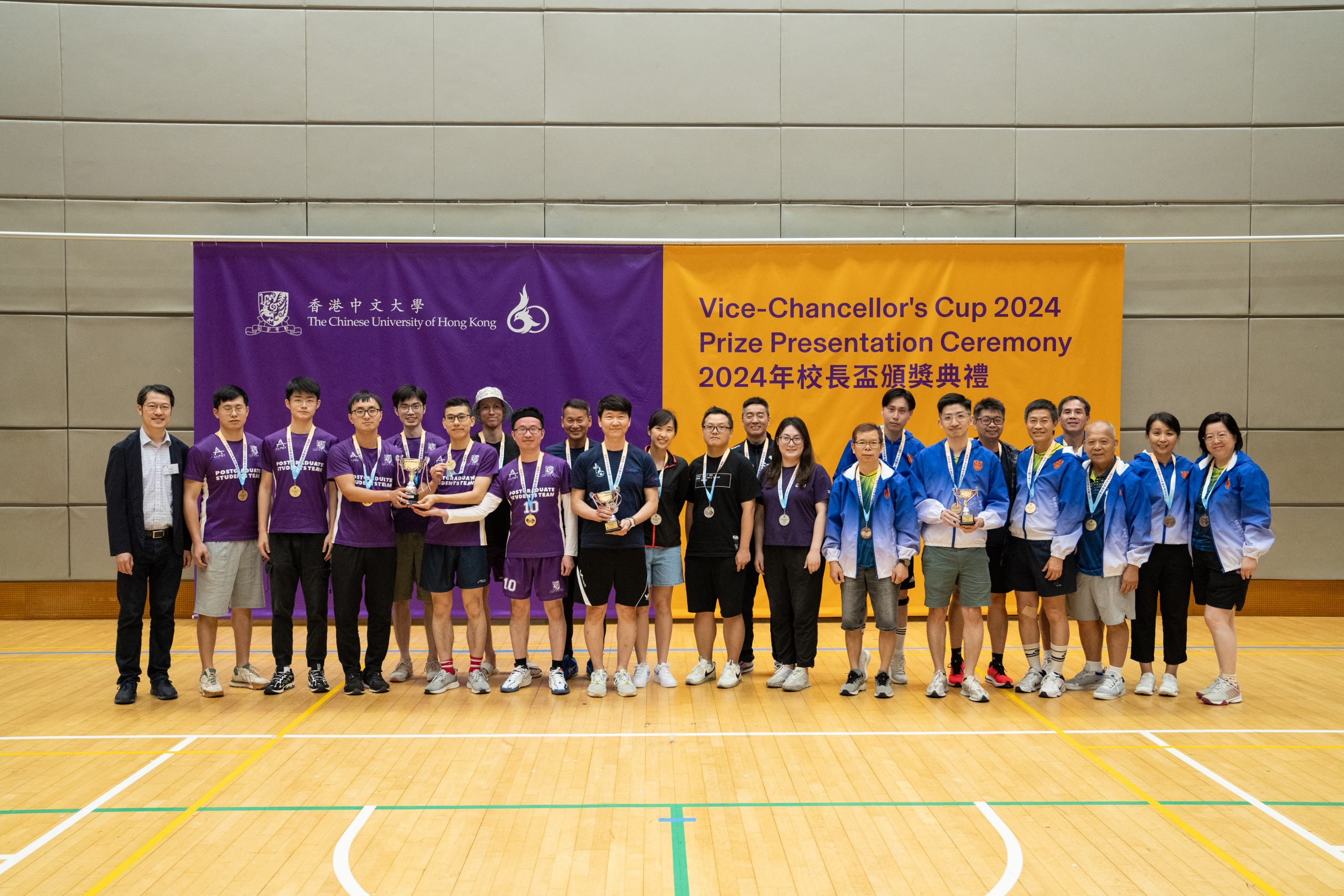 乒乓球賽由研究生隊捧盃，中央隊獲亞軍，崇基隊獲季軍